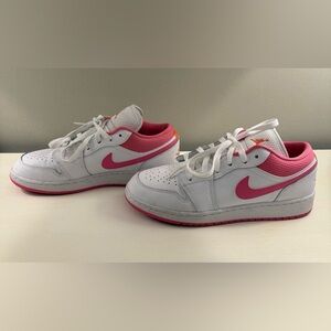 Nike Kids Shoes in White and Pink